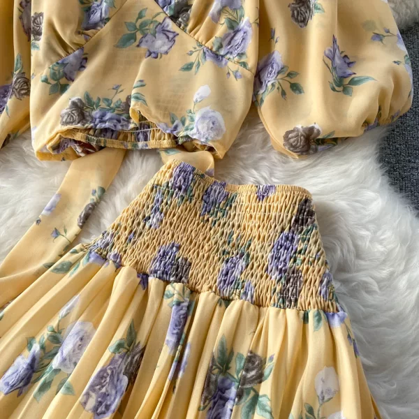 LE2072 Ins Holiday Style Set Foreign Air Bubble Sleeve Short Top High Waist Pleated Skirt Chiffon Floral Two-Piece Set - Image 2