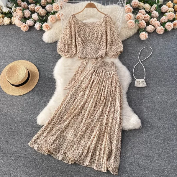 LE2072 Ins Holiday Style Set Foreign Air Bubble Sleeve Short Top High Waist Pleated Skirt Chiffon Floral Two-Piece Set - Image 3