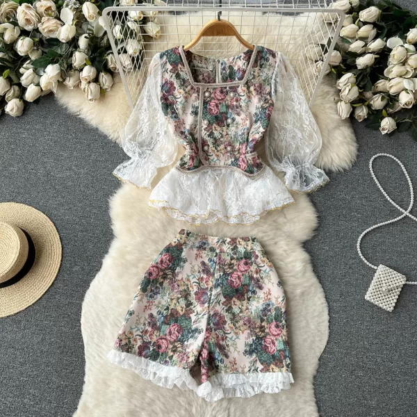 LE2108 Retro Style Small Suit Splicing Mesh Yarn Hook Flower Square Collar Blouse Lace Lace Shorts Two-Piece Set